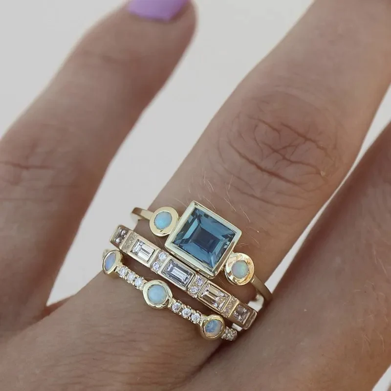 Vintage-Ring mit blauem Kristall